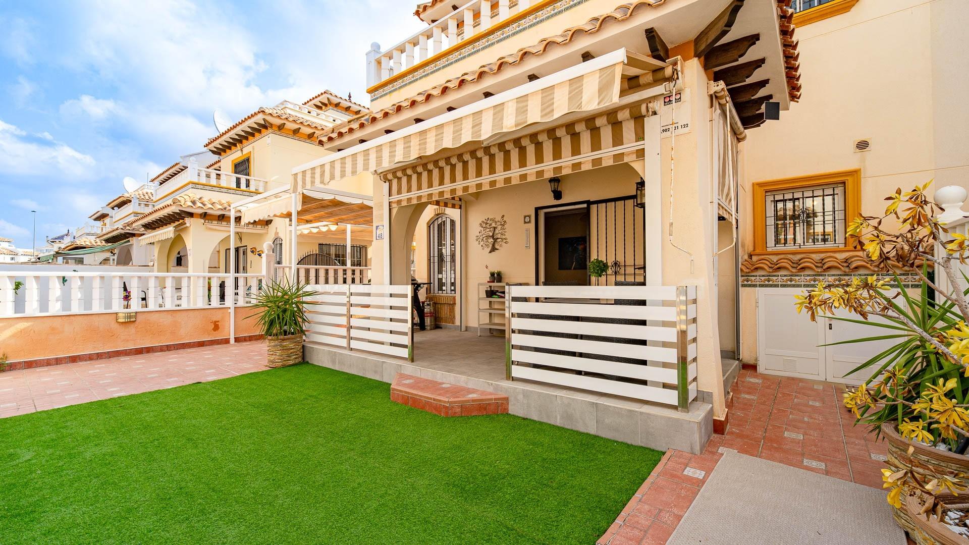 Amplia casa adosada de 3 dormitorios con solárium privado - foto 2