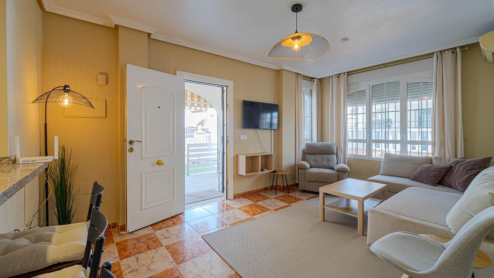 Amplia casa adosada de 3 dormitorios con solárium privado - foto 11