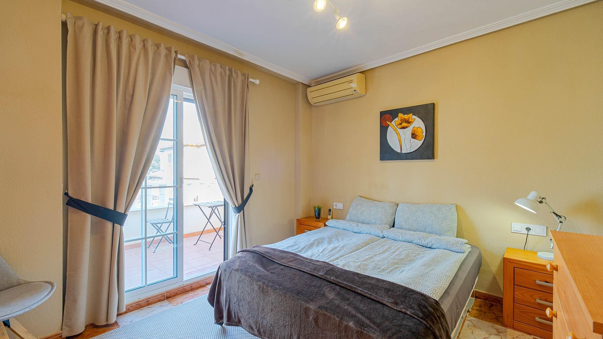 Amplia casa adosada de 3 dormitorios con solárium privado - foto 17