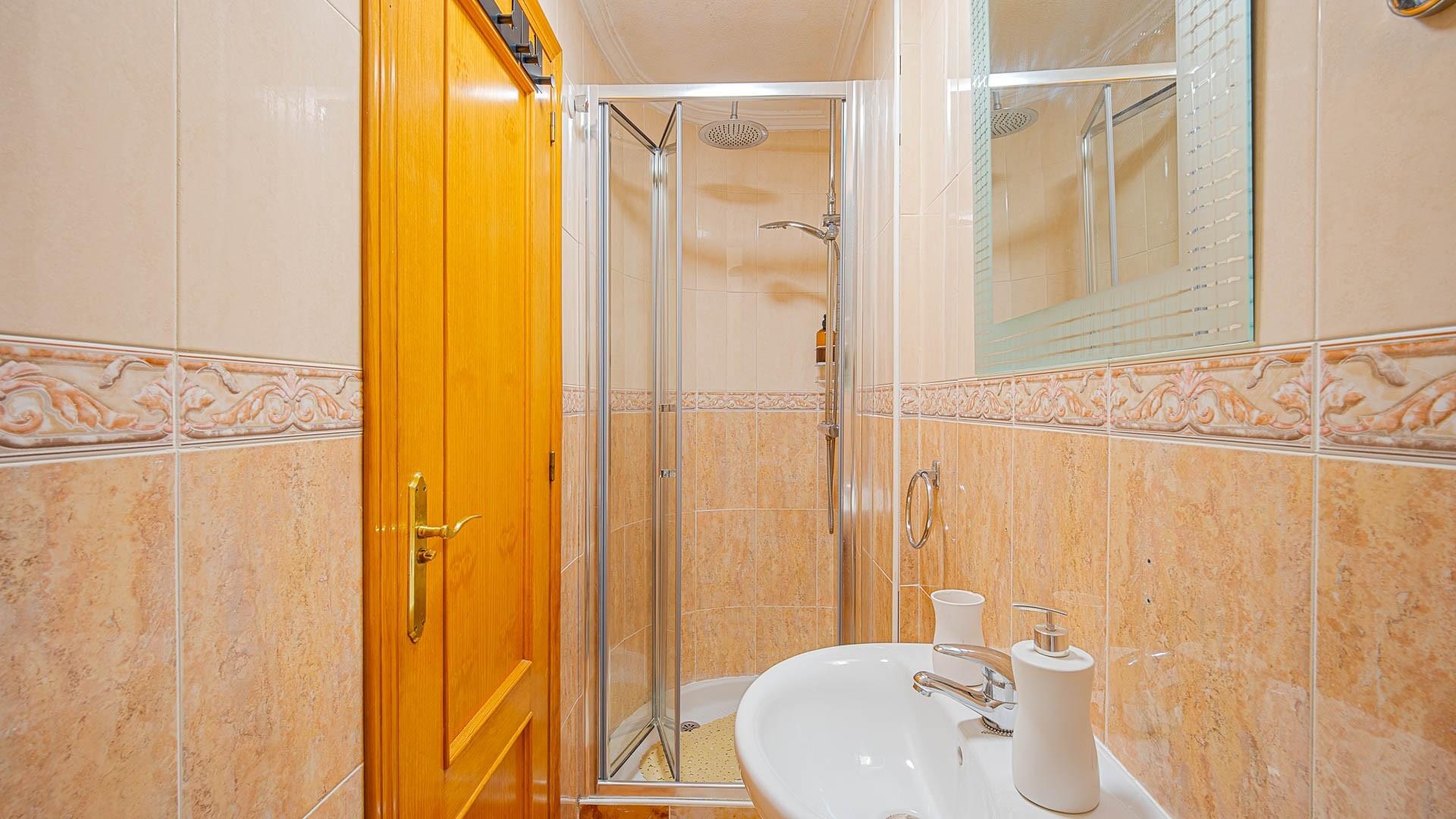 Amplia casa adosada de 3 dormitorios con solárium privado - foto 18