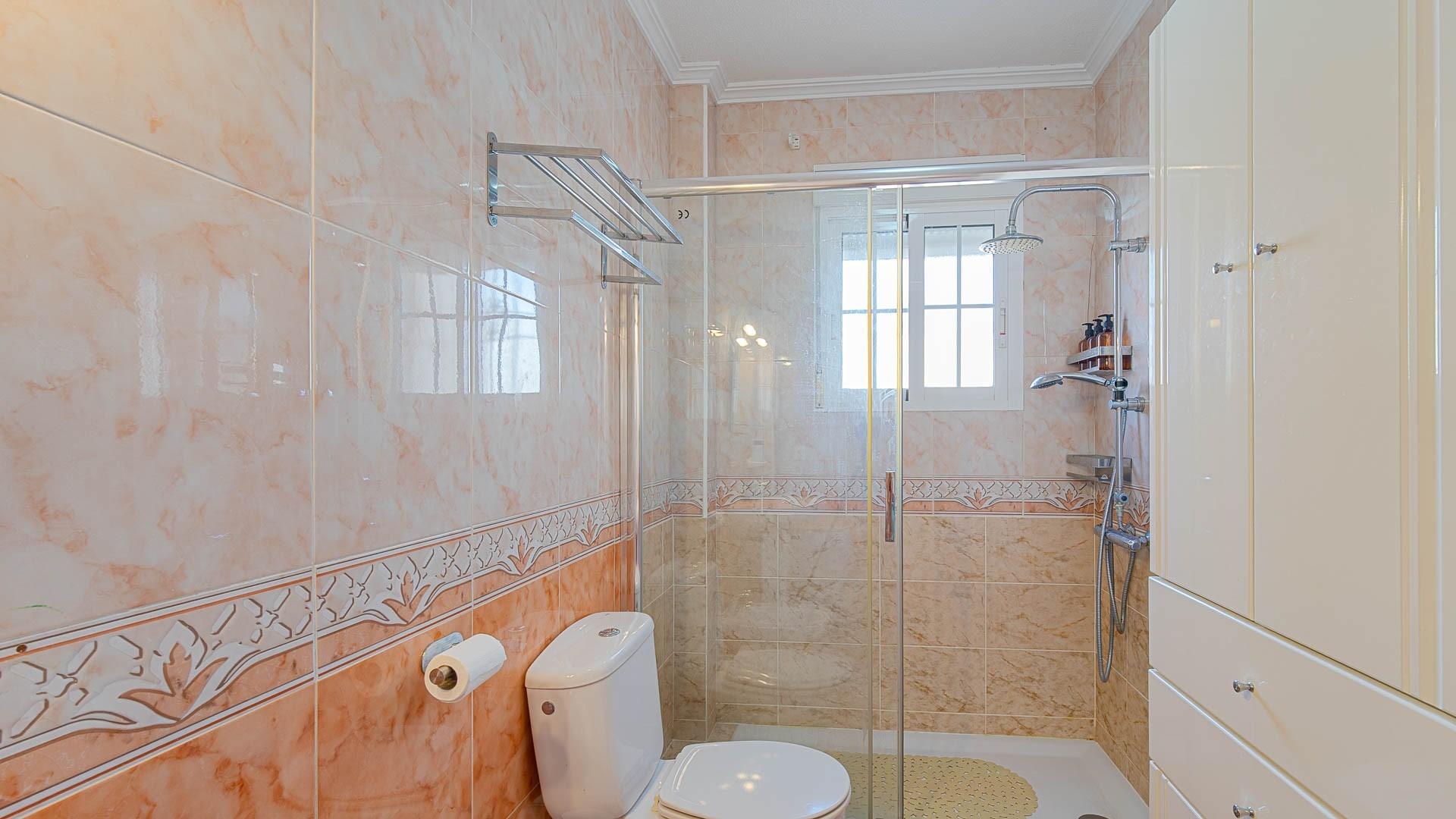 Amplia casa adosada de 3 dormitorios con solárium privado - foto 22