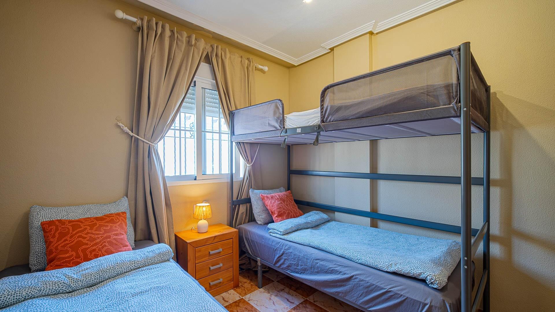 Amplia casa adosada de 3 dormitorios con solárium privado - foto 24