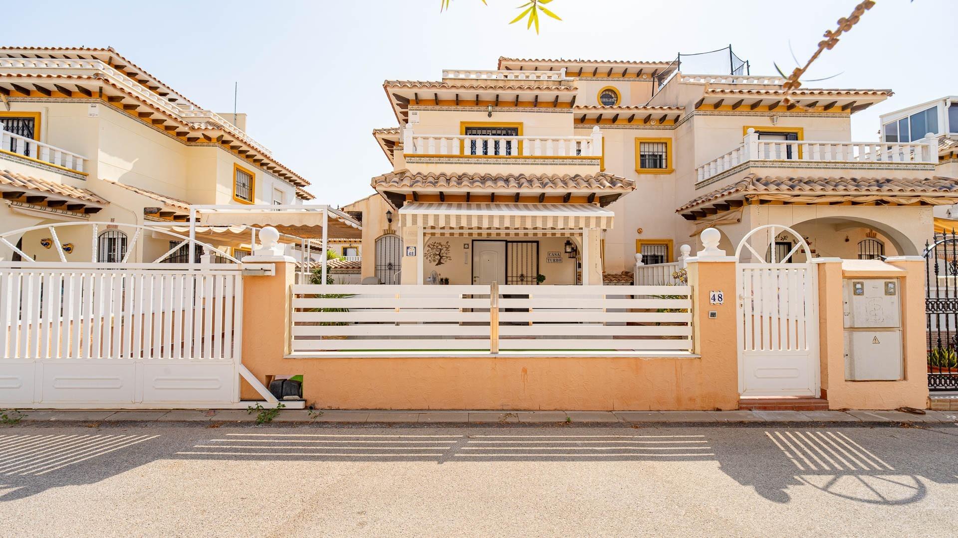 Amplia casa adosada de 3 dormitorios con solárium privado - foto 30