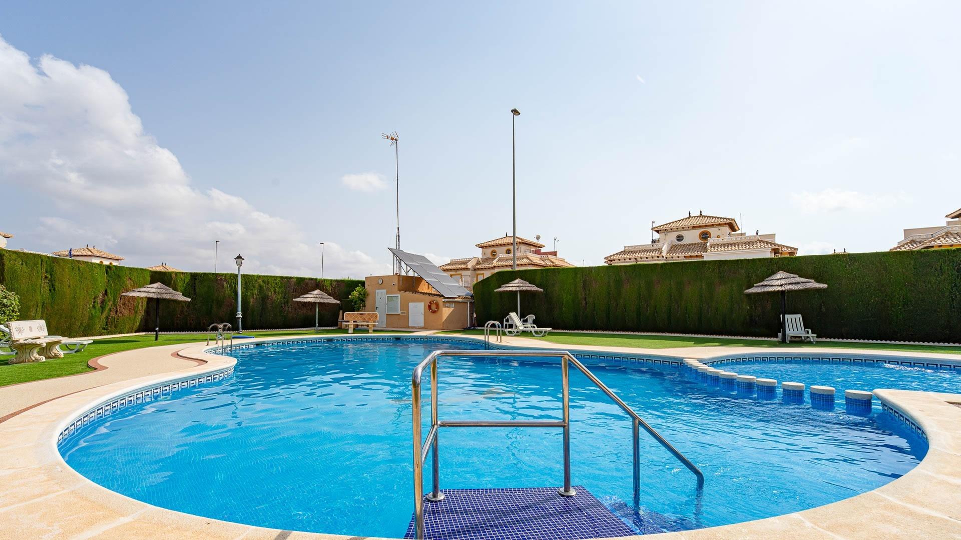 Amplia casa adosada de 3 dormitorios con solárium privado - foto 33