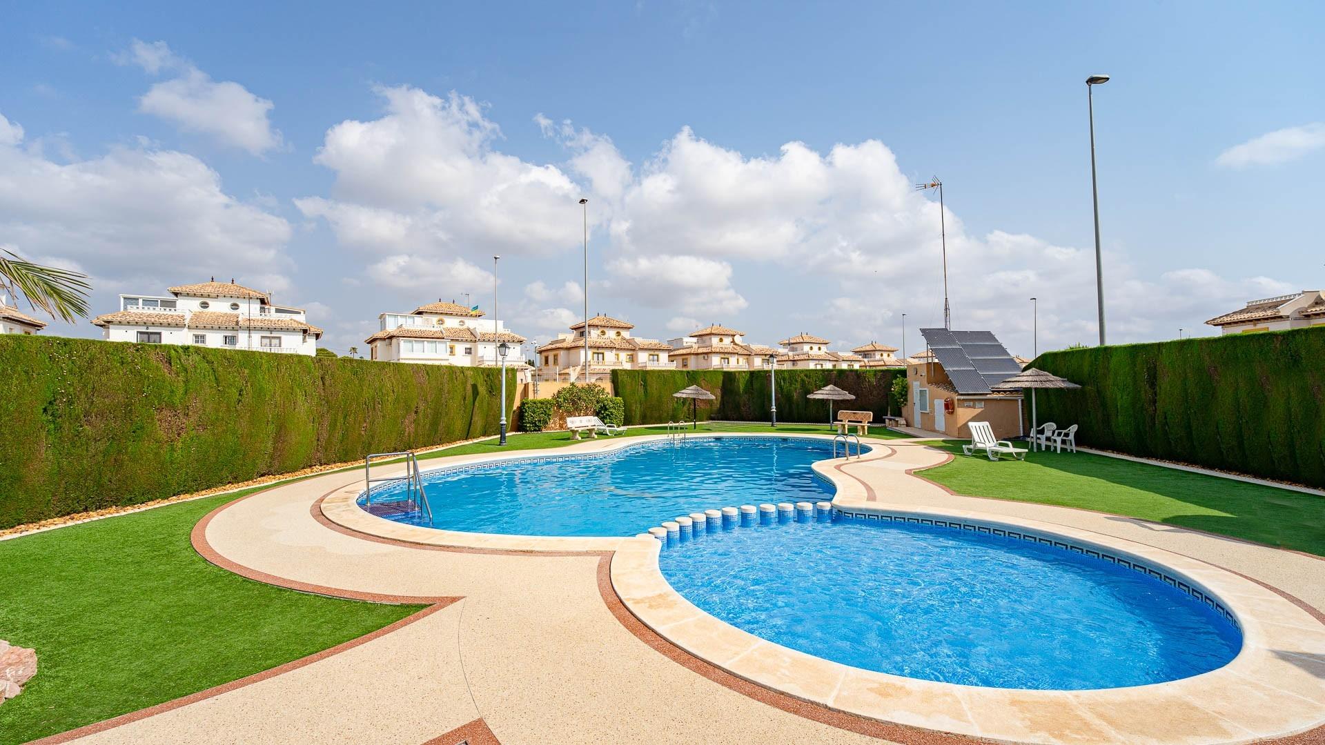 Amplia casa adosada de 3 dormitorios con solárium privado - foto 34