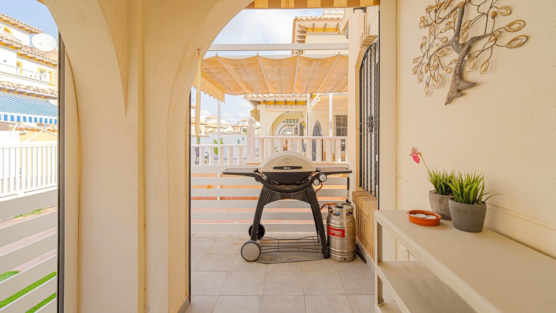 Amplia casa adosada de 3 dormitorios con solárium privado - foto 8