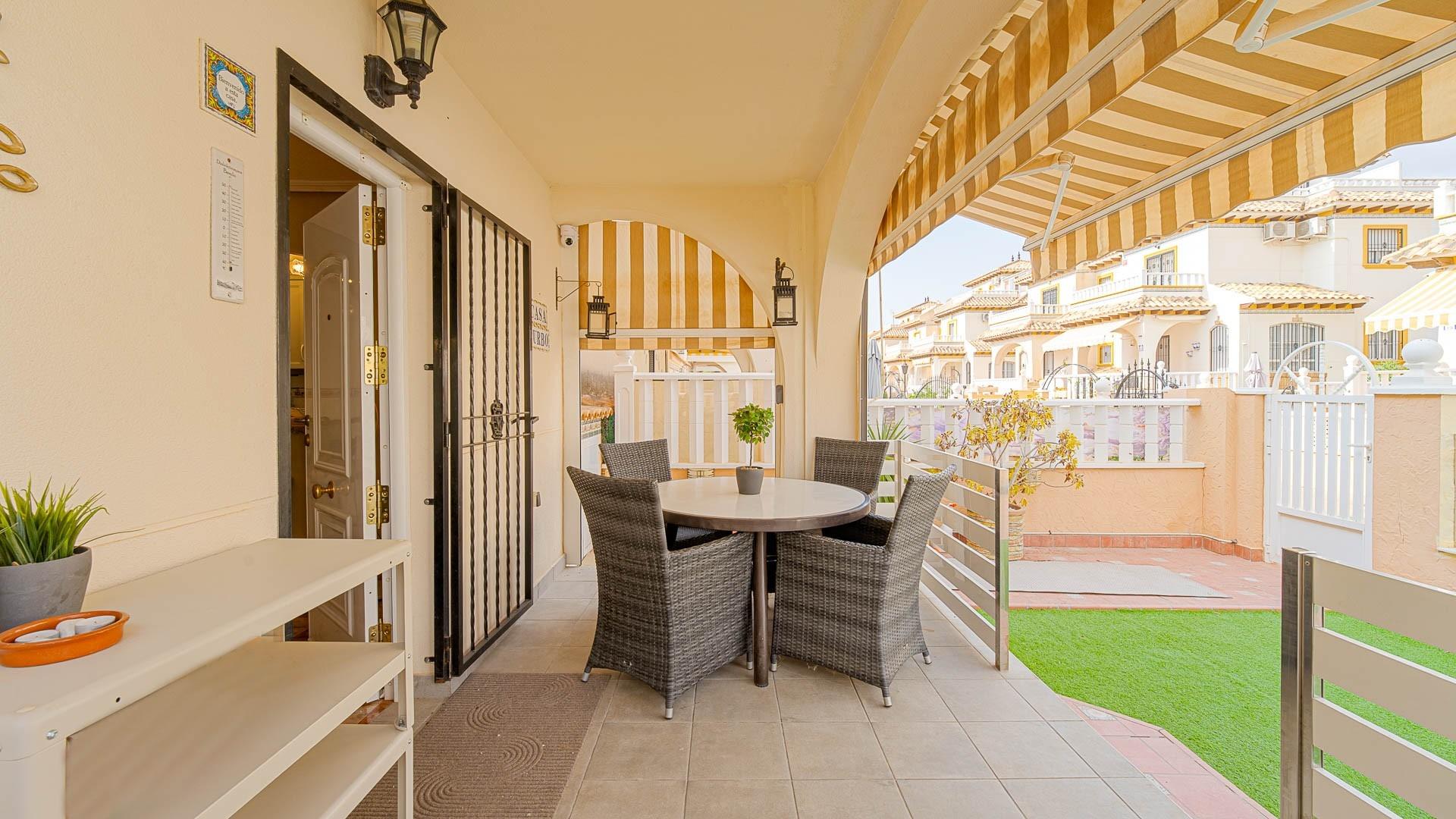 Amplia casa adosada de 3 dormitorios con solárium privado - foto 9