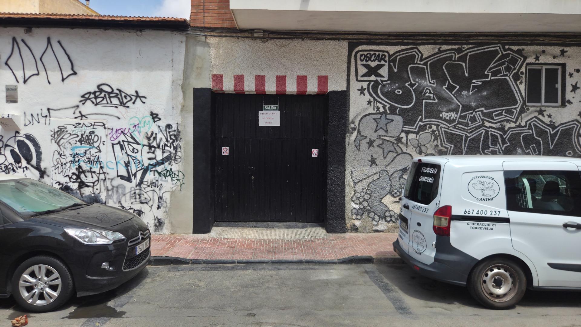 Garaje en Venta en Torrevieja - Oportunidad Única por €25,00