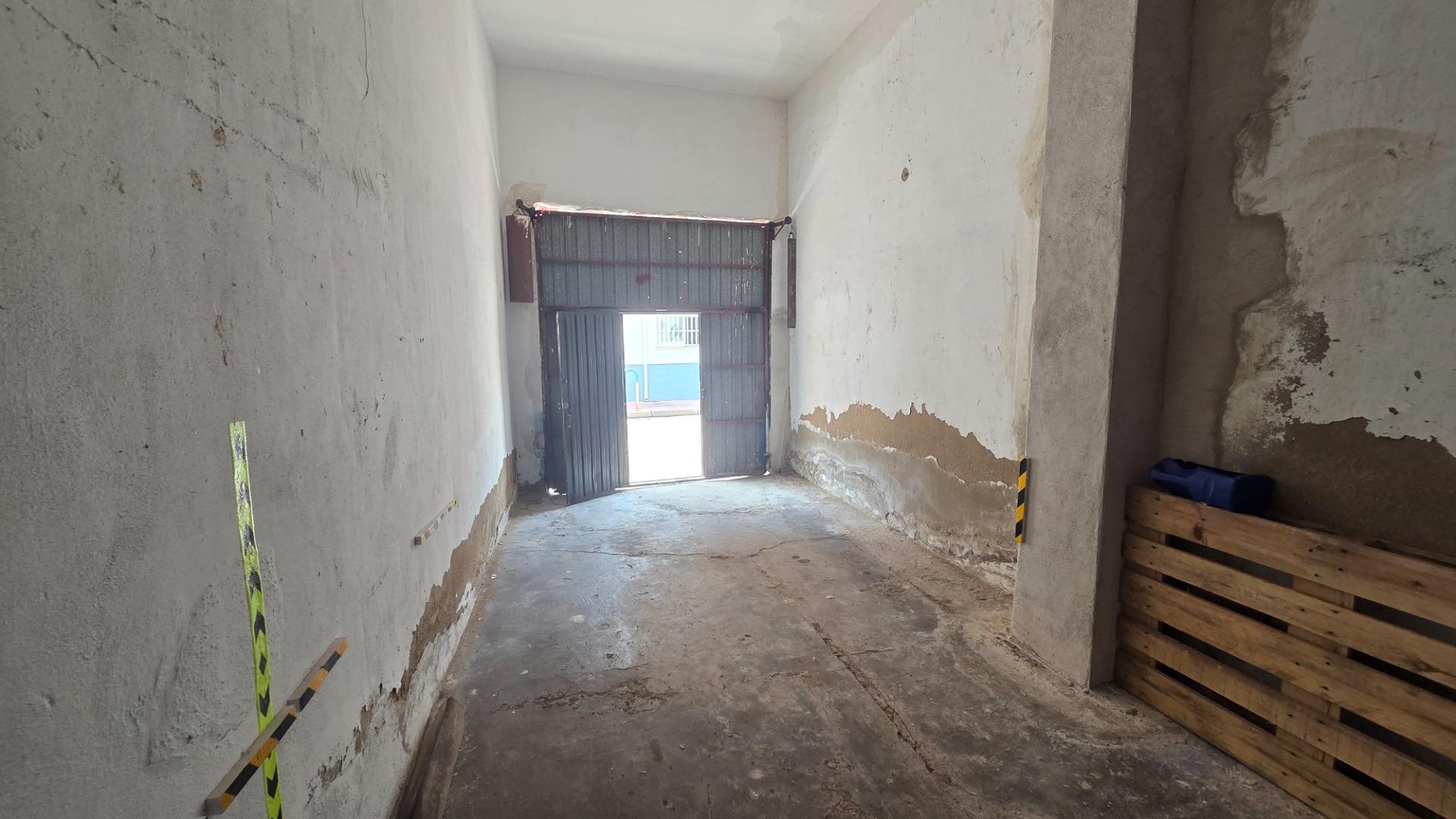 Garaje en Venta en Torrevieja - Oportunidad Única por €25,00 - foto 3