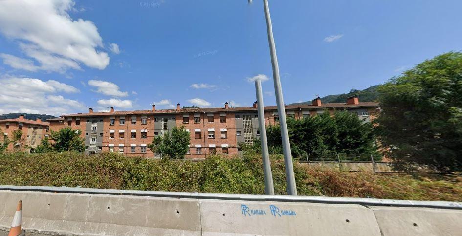 SE VENDE piso OKUPA en C Rio Caudal 21 de Mieres - foto 3