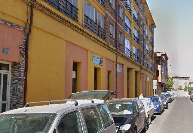SE VENDE piso OKUPA en C CAÑADA PEREZ GALDOS 33  de León - foto 2
