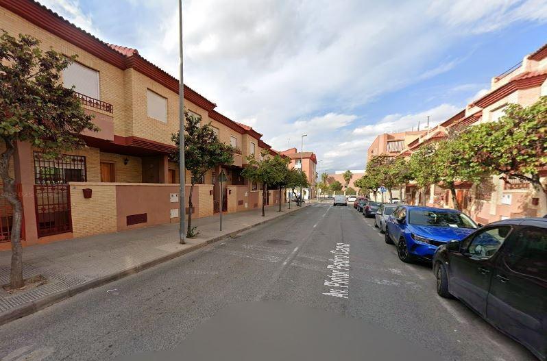 SE VENDE piso OKUPA en C AVDA  PINTOR PEDRO CANO, EDIF. ESCO - foto 2
