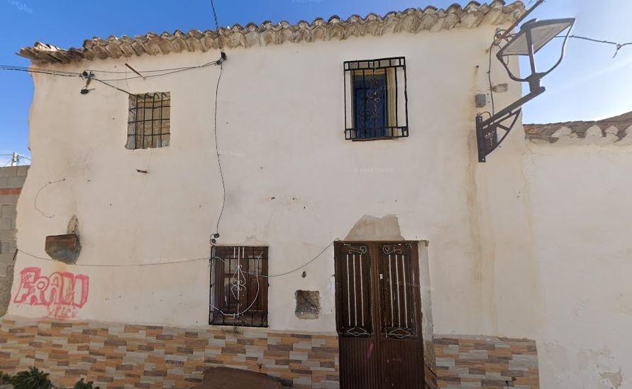 SE VENDE piso OKUPA en C CALLE JACINTO BENAVENTE - foto 3