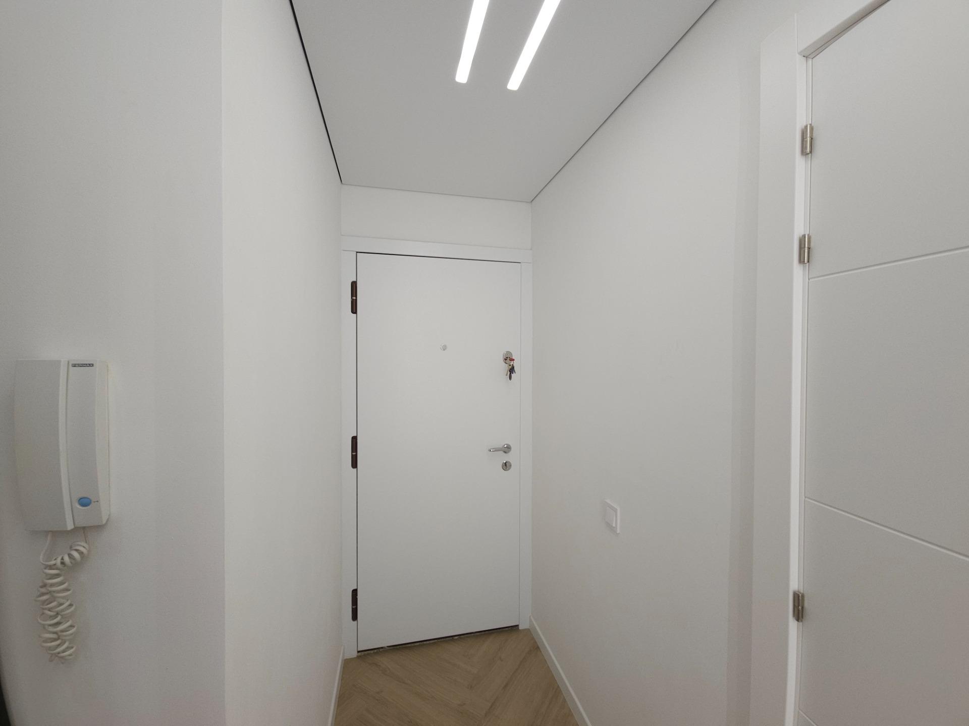 Apartamento moderno en pleno corazón de Torrevieja: diseño,  - foto 12