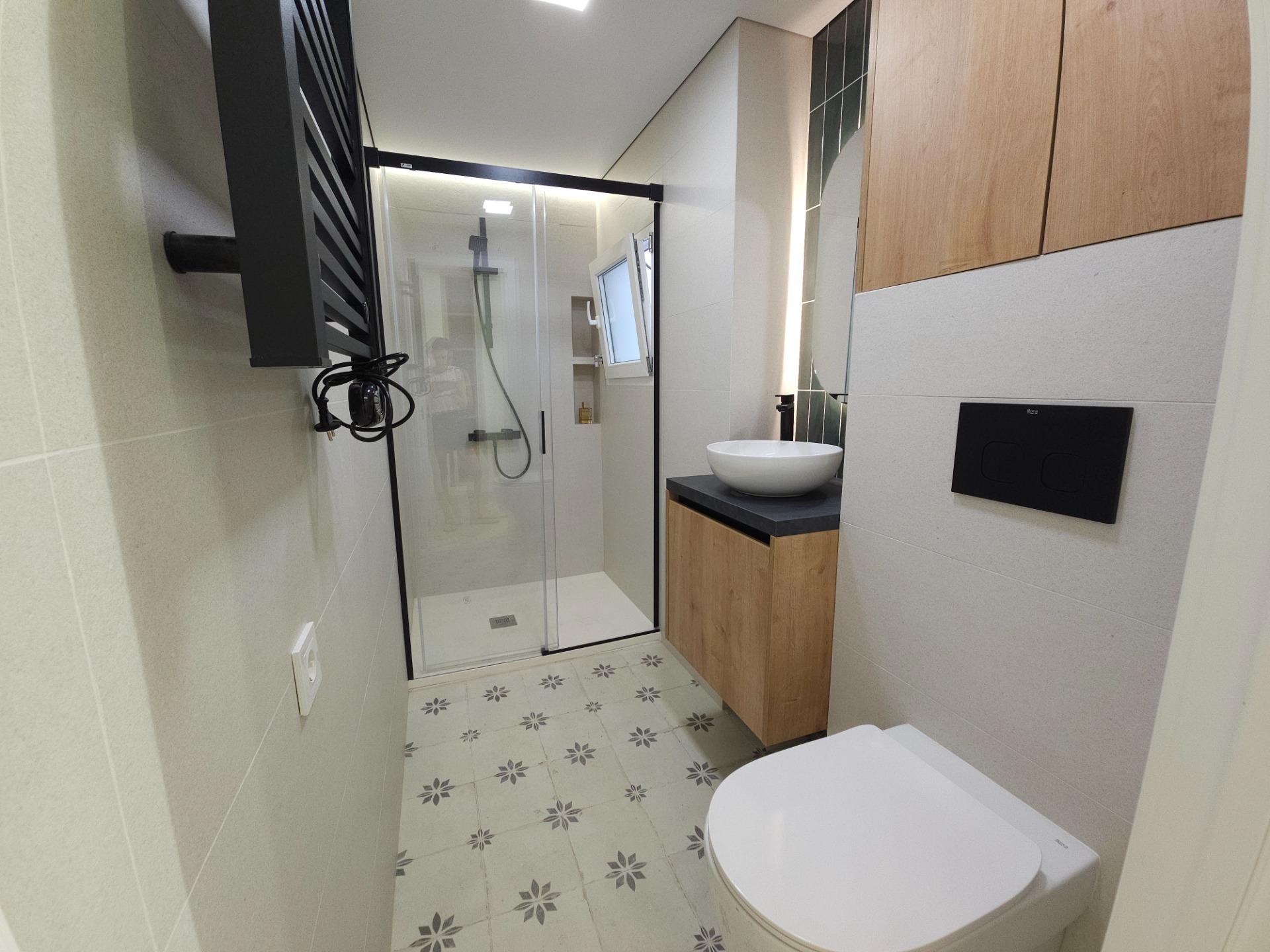 Apartamento moderno en pleno corazón de Torrevieja: diseño,  - foto 14
