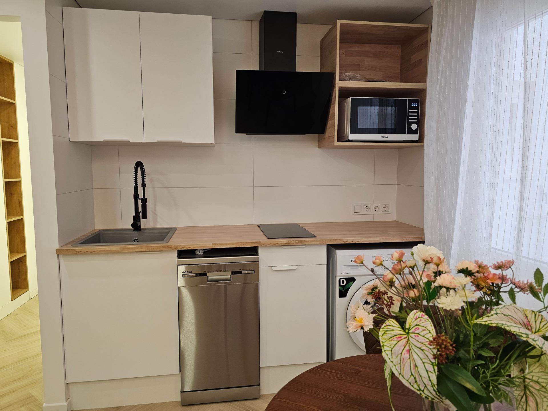 Apartamento moderno en pleno corazón de Torrevieja: diseño,  - foto 3
