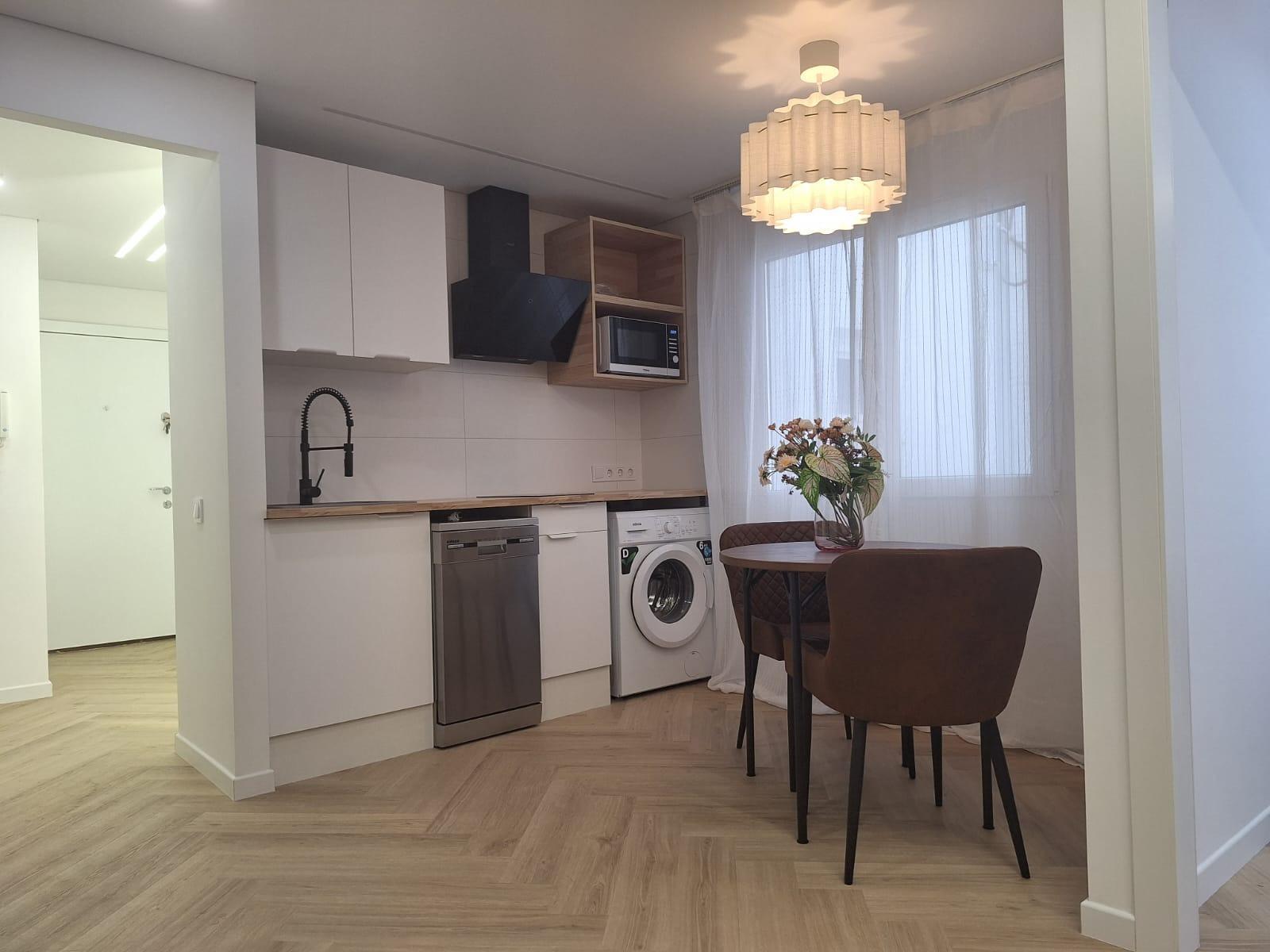 Apartamento moderno en pleno corazón de Torrevieja: diseño,  - foto 22