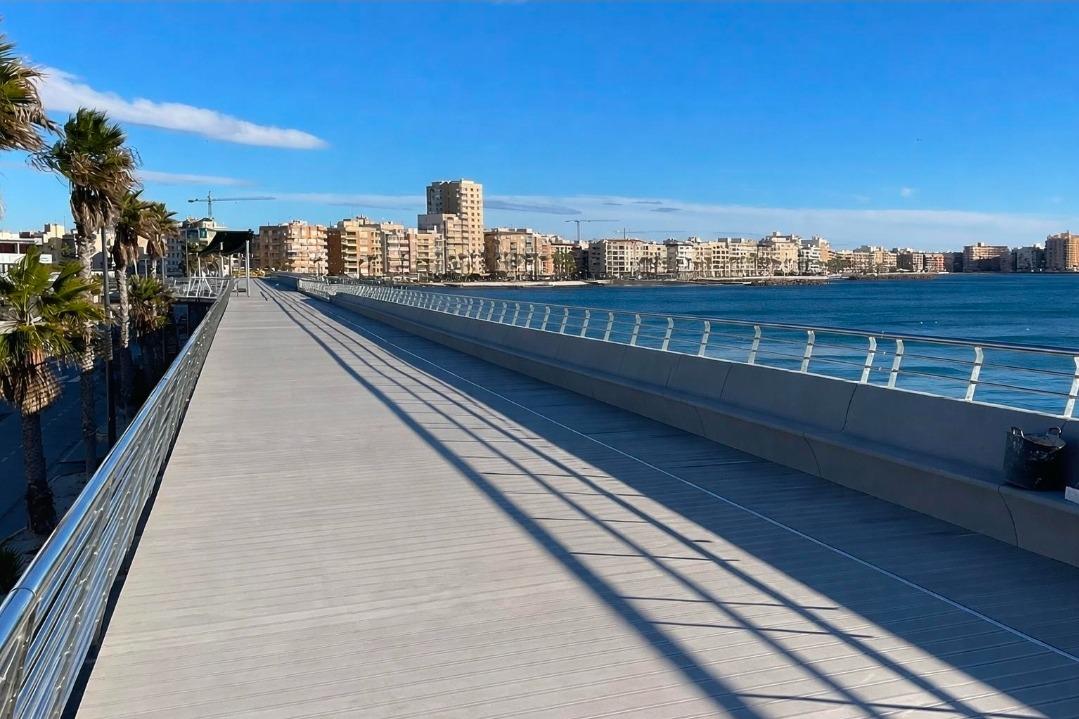 Apartamento moderno en pleno corazón de Torrevieja: diseño,  - foto 27