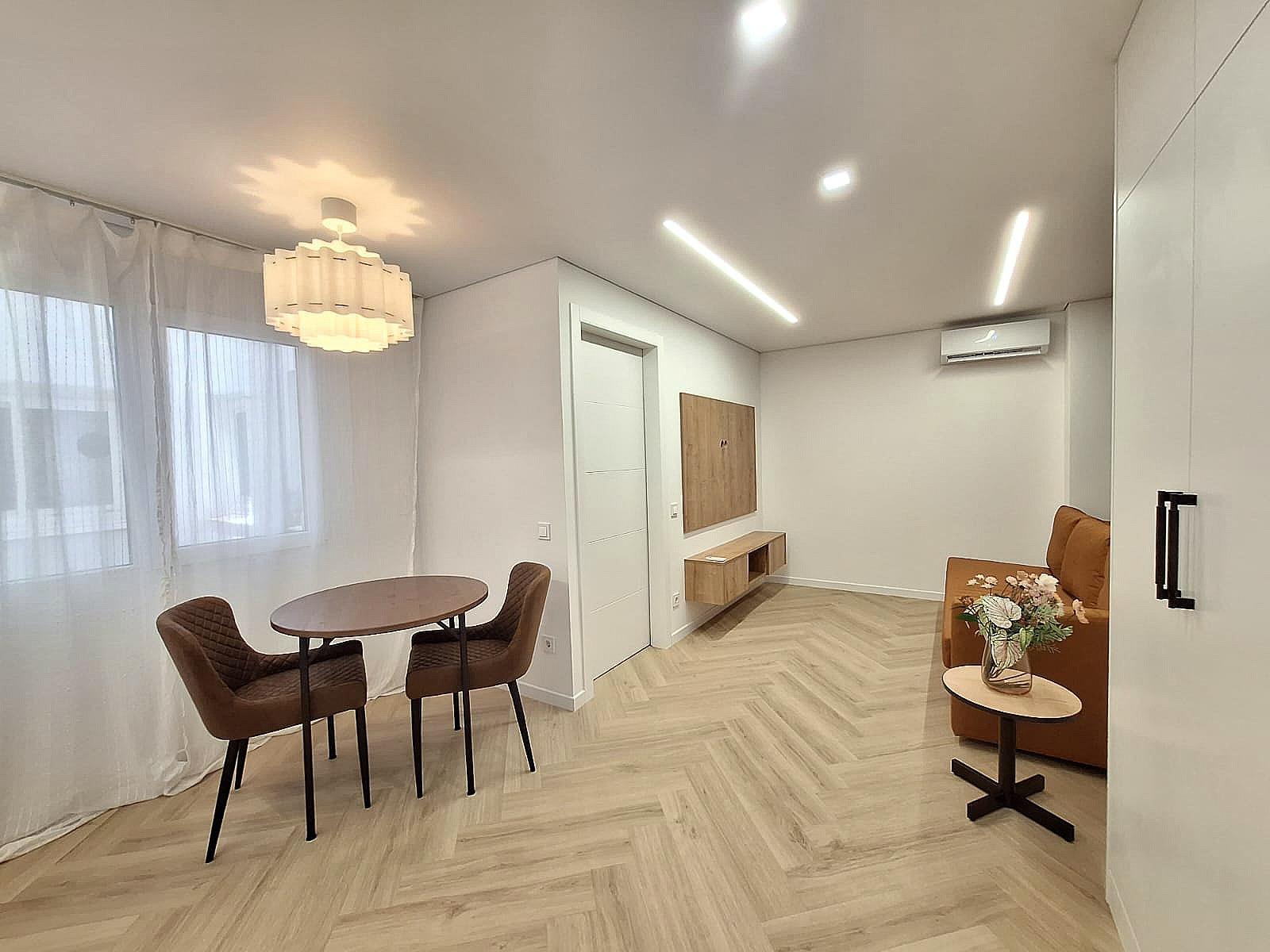 Apartamento moderno en pleno corazón de Torrevieja: diseño,  - foto 4