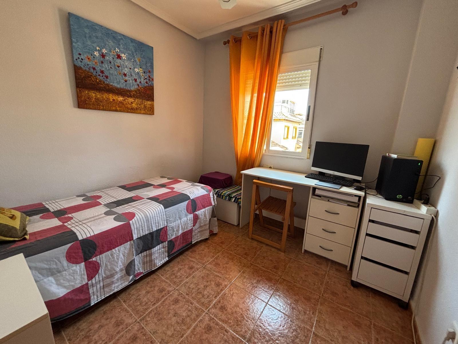 Bungalow en planta alta con solárium, piscina comunitaria y  - foto 11