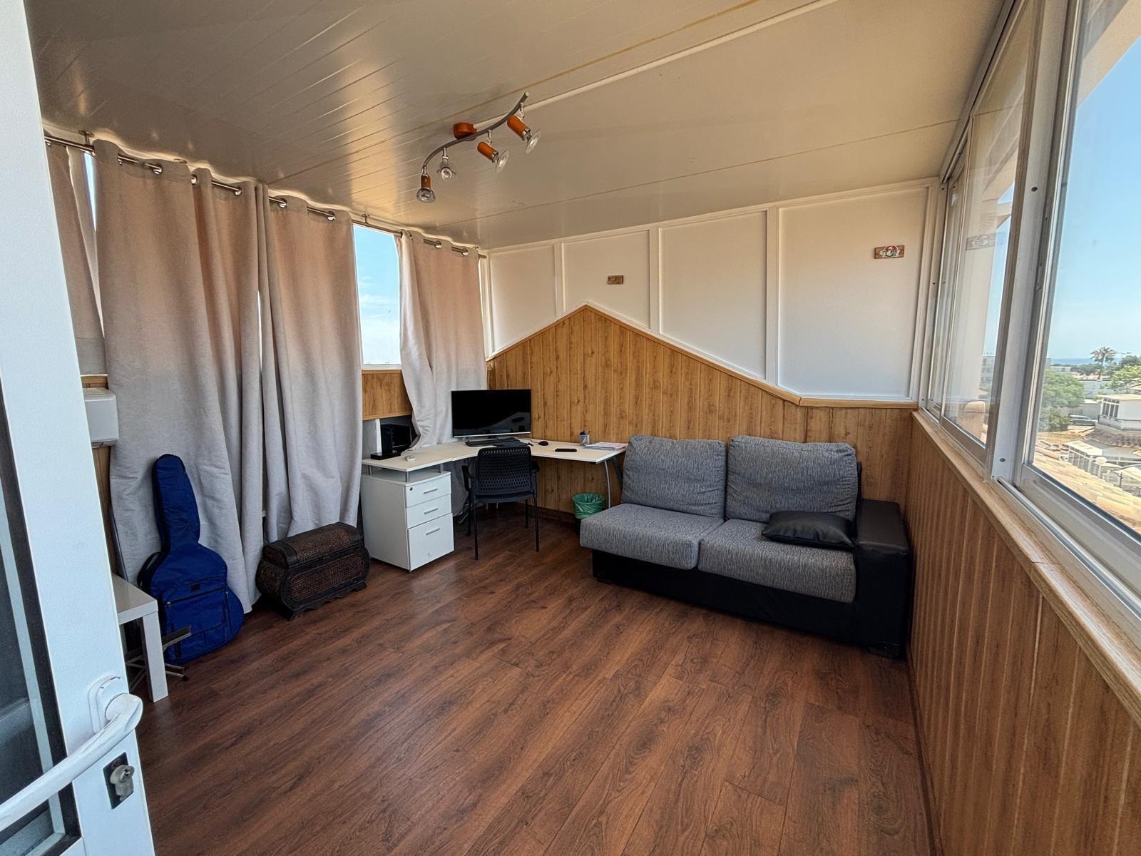 Bungalow en planta alta con solárium, piscina comunitaria y  - foto 16