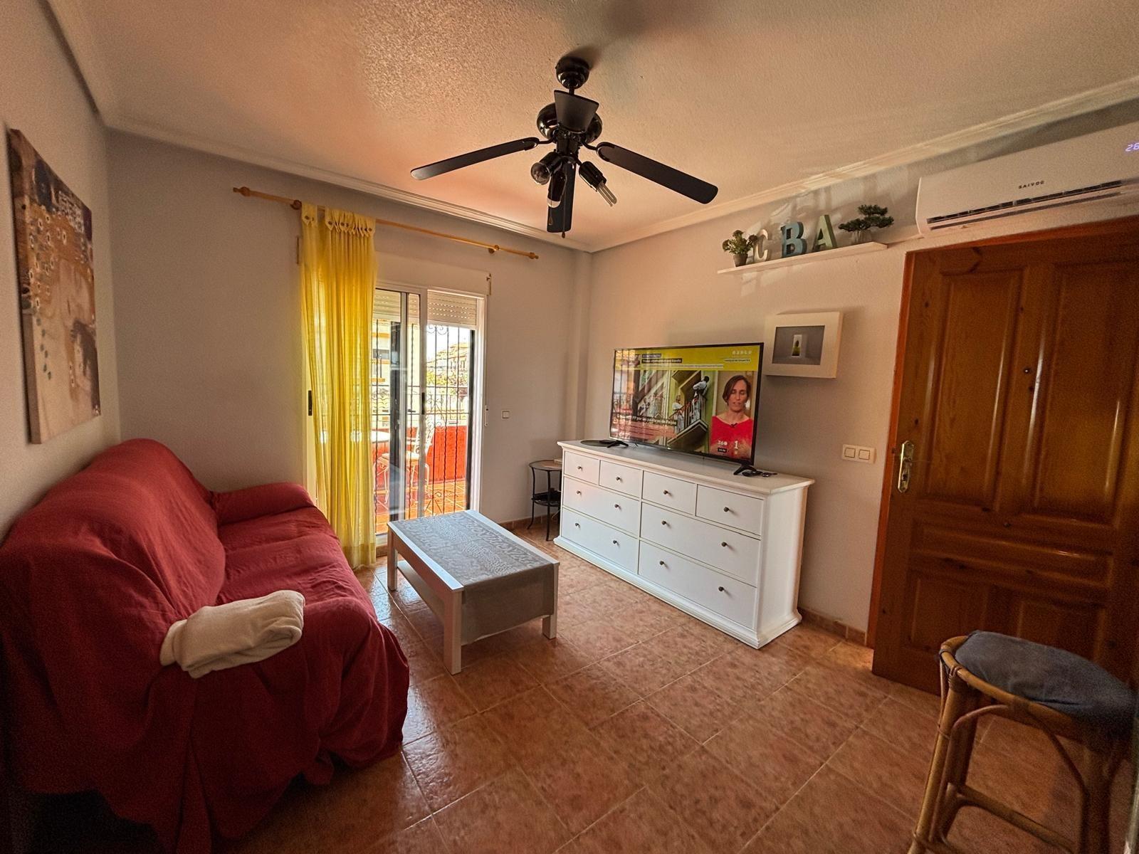 Bungalow en planta alta con solárium, piscina comunitaria y  - foto 4