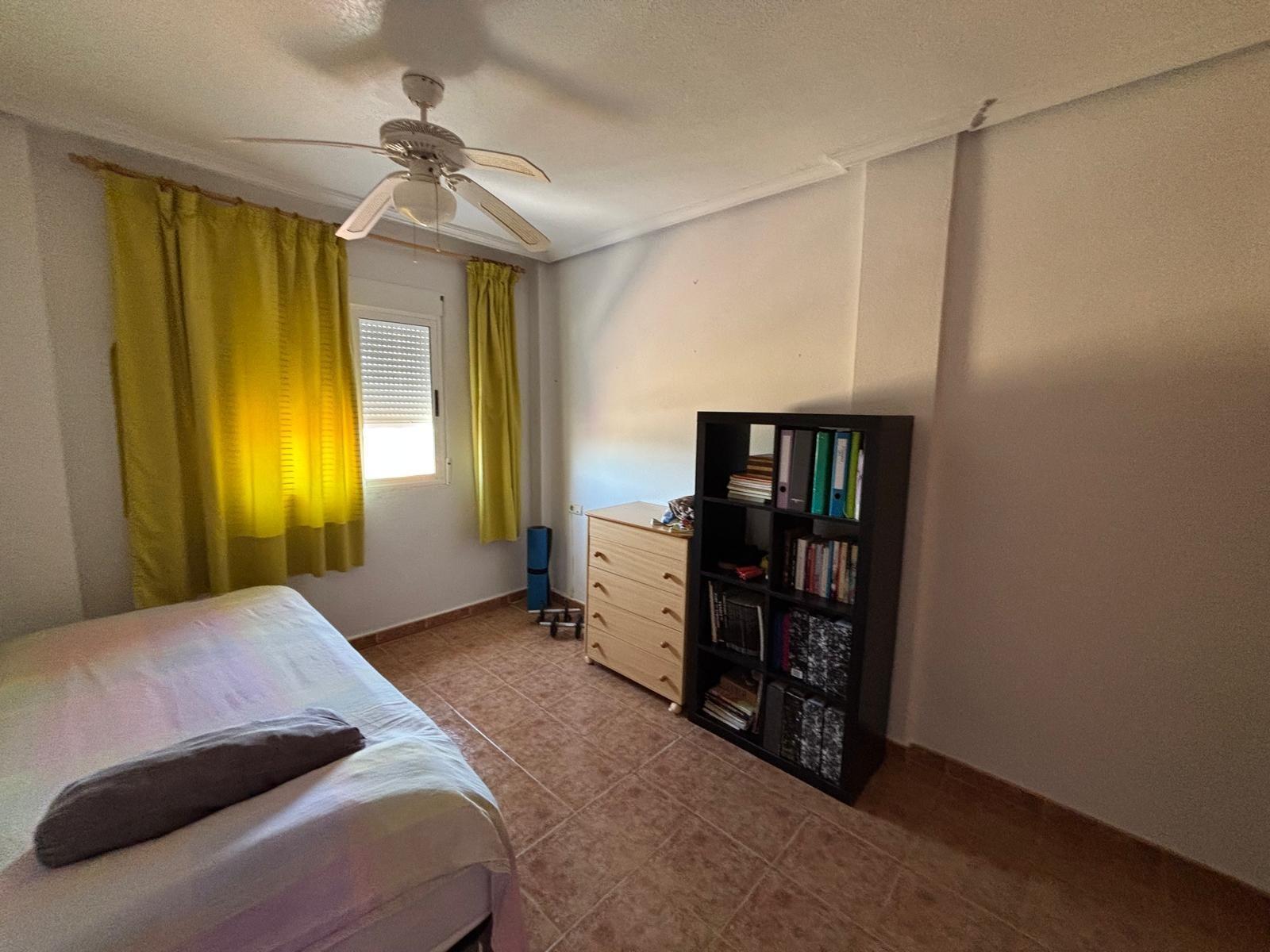 Bungalow en planta alta con solárium, piscina comunitaria y  - foto 6