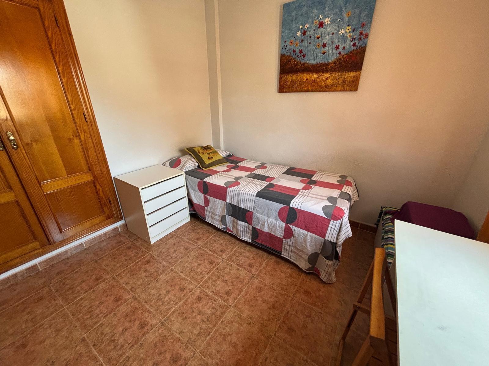 Bungalow en planta alta con solárium, piscina comunitaria y  - foto 10