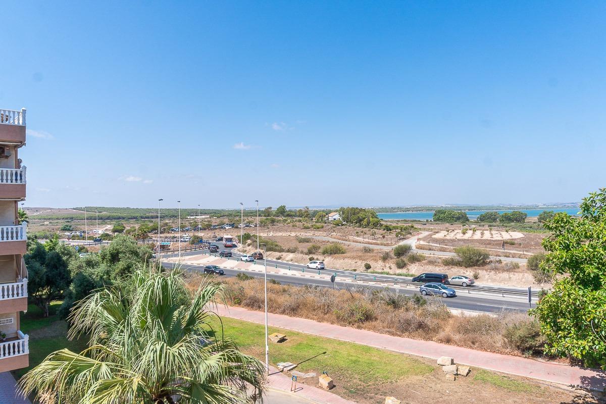 Apartamento en La Mata cerca del mar en Torrevieja - foto 5