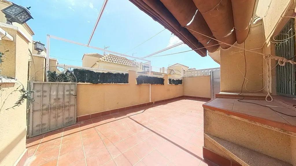 Dúplex en Urbanización Jardín del Mar III, Torrevieja. - foto 2