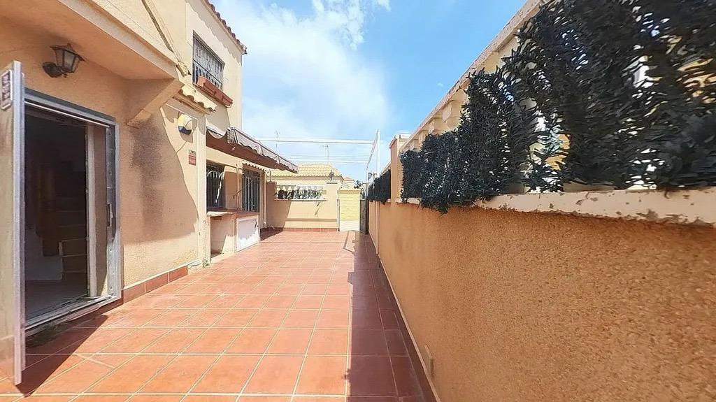 Dúplex en Urbanización Jardín del Mar III, Torrevieja. - foto 3