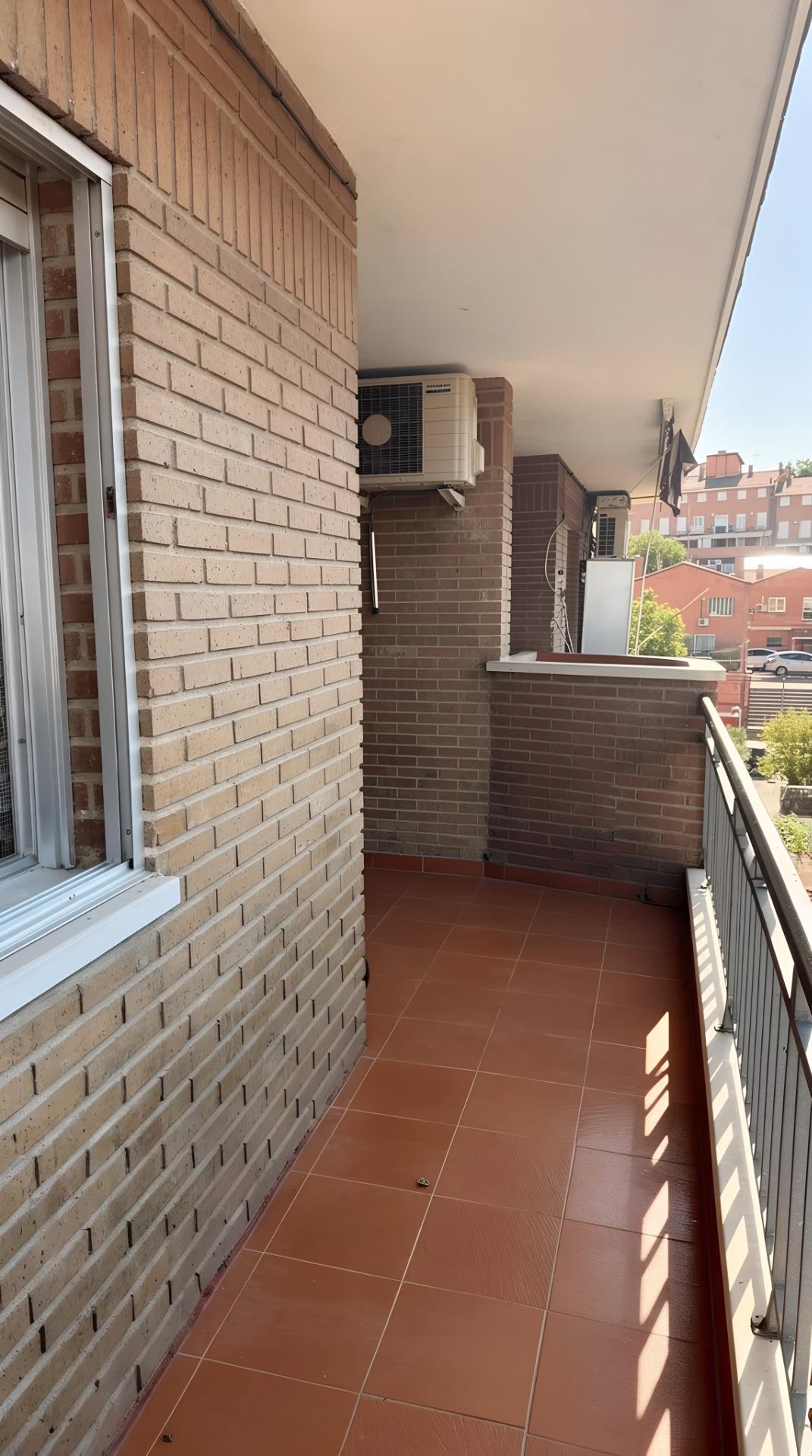 ESPECTACULAR PISO CON PISCINA Y TRASTERO - foto 3