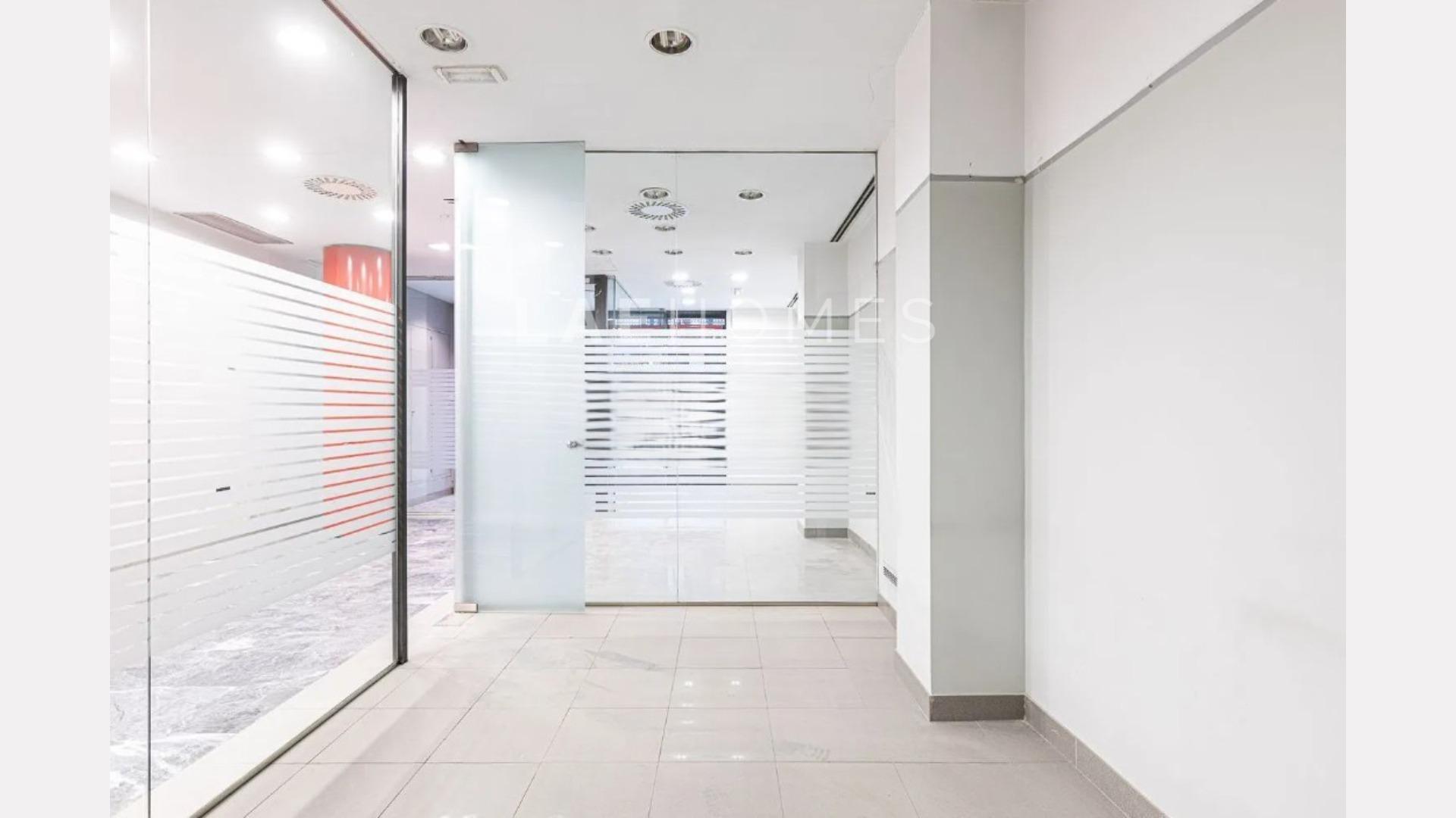 Local comercial en Egia. Ubicación privilegiada con tránsito - foto 8