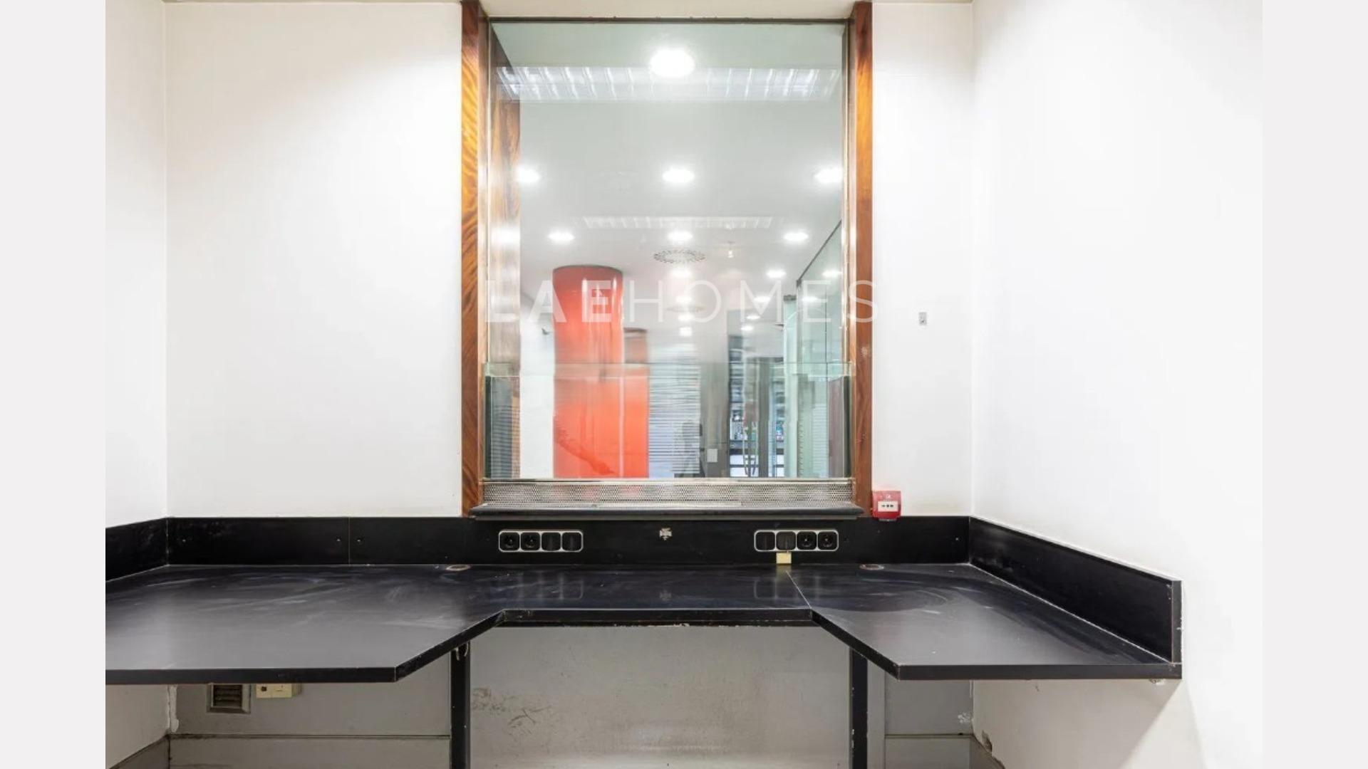 Local comercial en Egia. Ubicación privilegiada con tránsito - foto 10