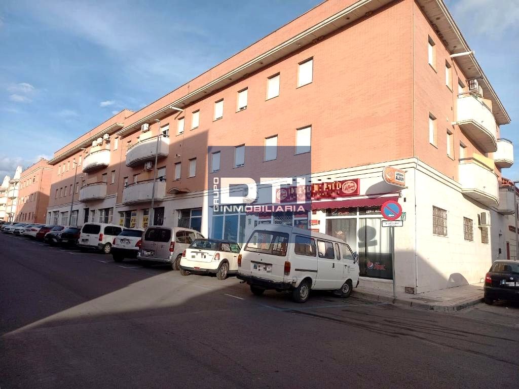 Local en venta en avda. primero de mayo, 142, Coria Del Rio,