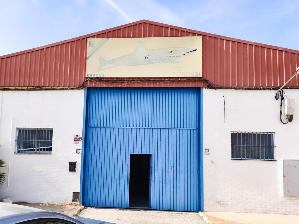 Nave industrial con cámaras frigoríficas en venta – Polígono