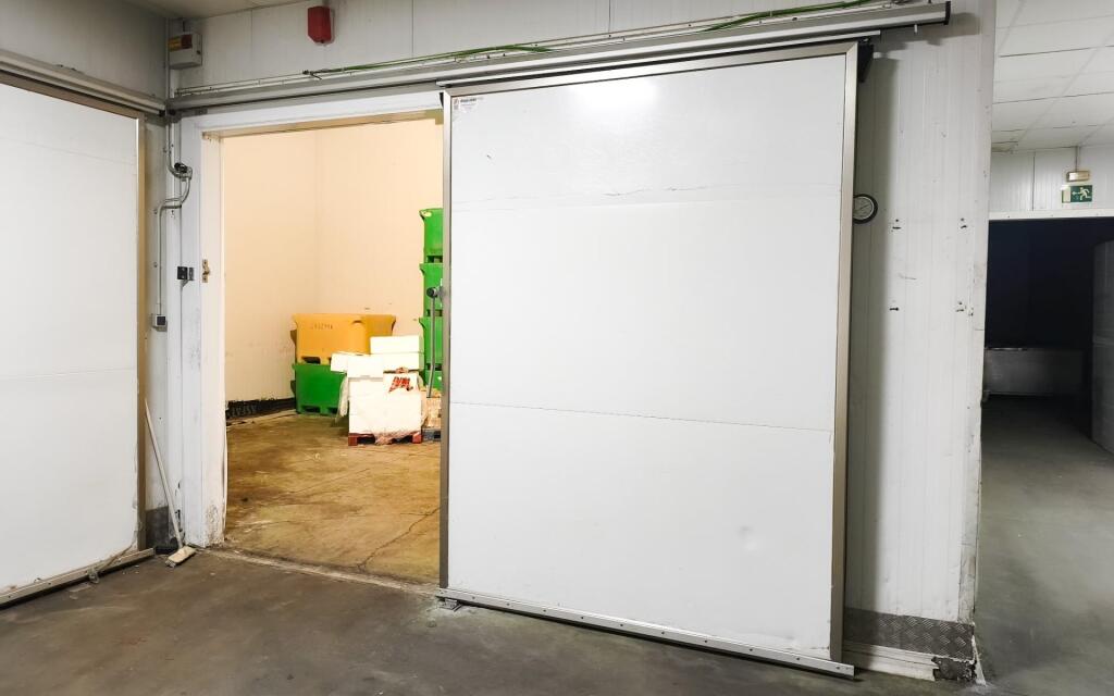 Nave industrial con cámaras frigoríficas en venta – Polígono - foto 15