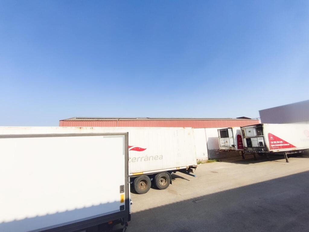 Nave industrial con cámaras frigoríficas en venta – Polígono - foto 3