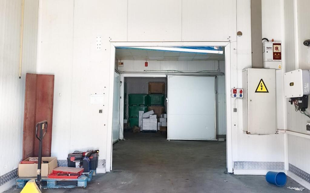 Nave industrial con cámaras frigoríficas en venta – Polígono - foto 4