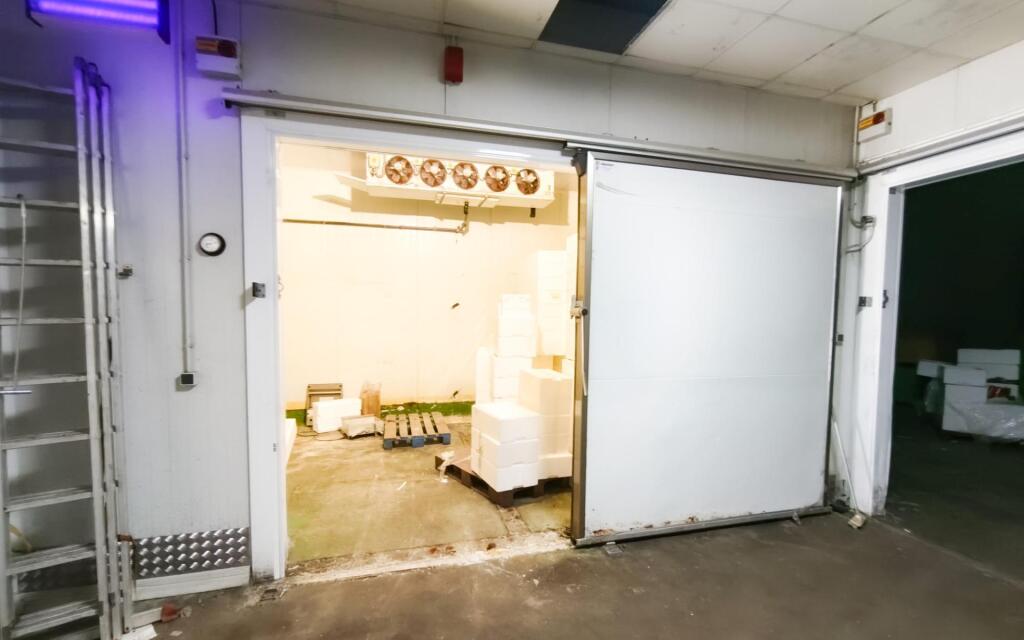 Nave industrial con cámaras frigoríficas en venta – Polígono - foto 10