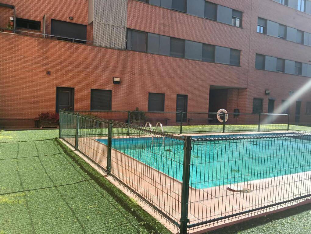 Amplio Local Comercial en Fuenmayor - Oportunidad Única