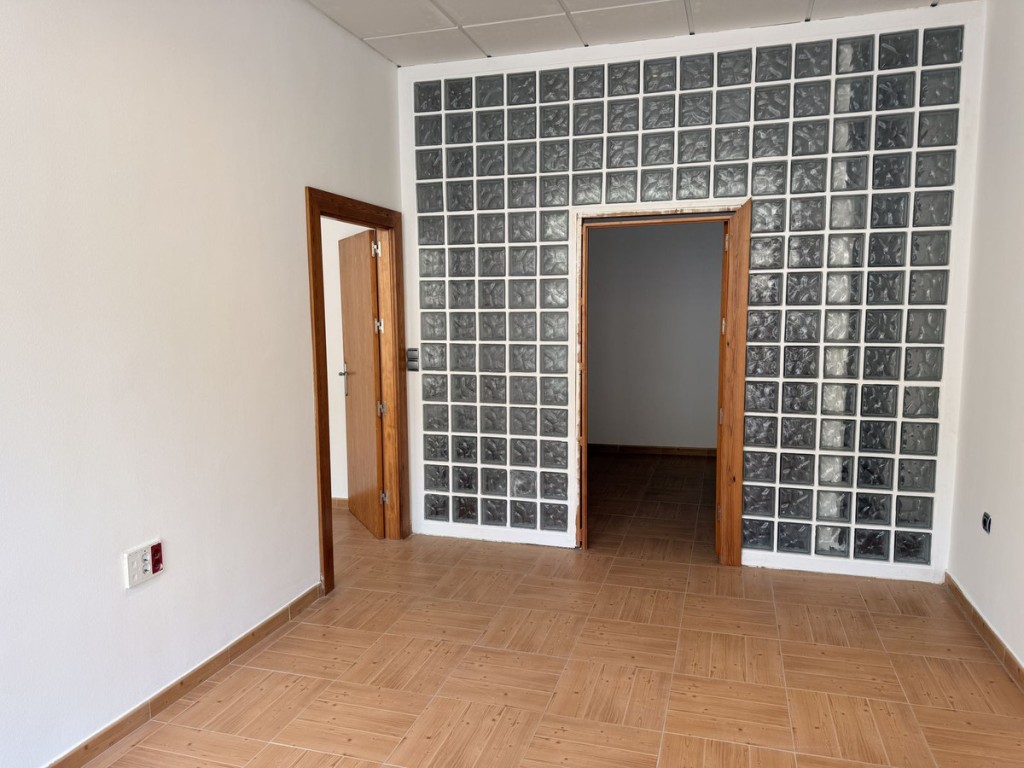 Local comercial en Alquiler en San Roque Cádiz - foto 2