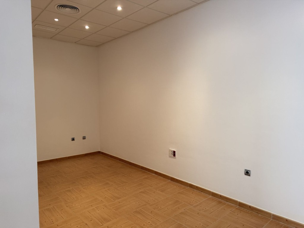 Local comercial en Alquiler en San Roque Cádiz - foto 3