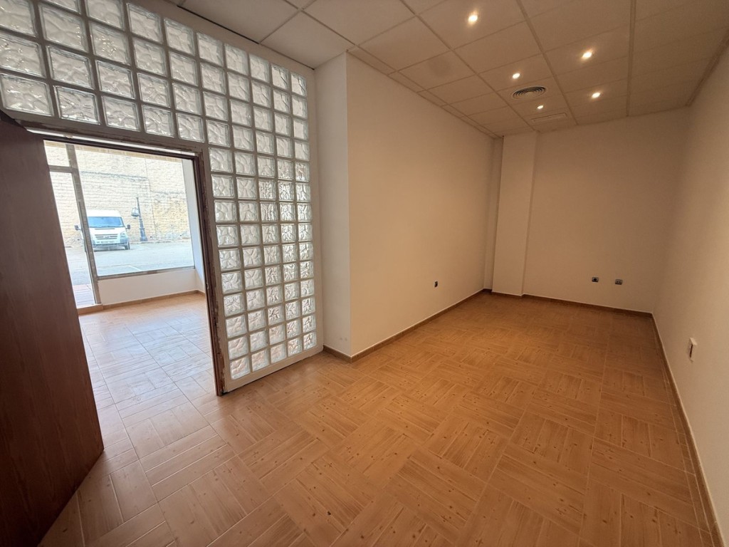Local comercial en Alquiler en San Roque Cádiz - foto 4
