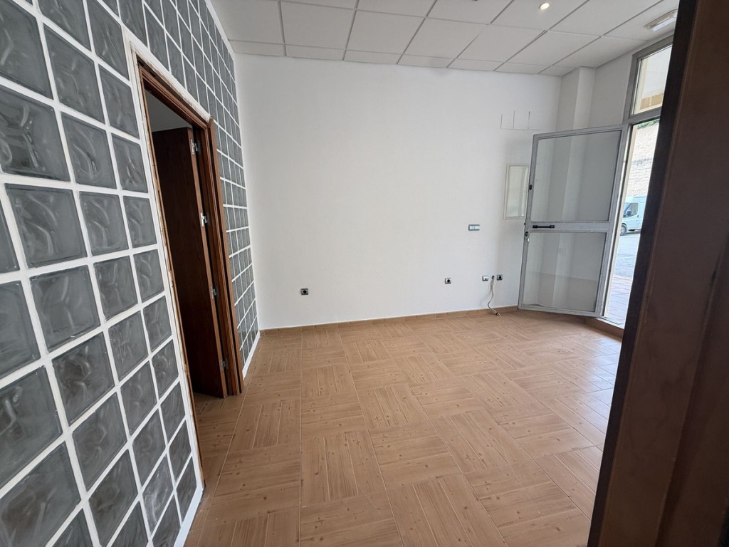 Local comercial en Alquiler en San Roque Cádiz - foto 6