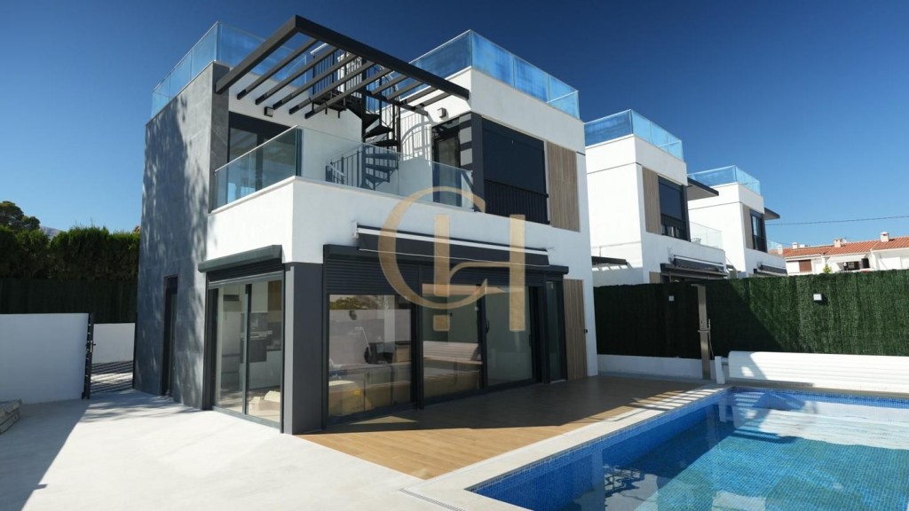 Exclusiva Villa de Diseño Contemporáneo con Piscina Privada  - foto 2