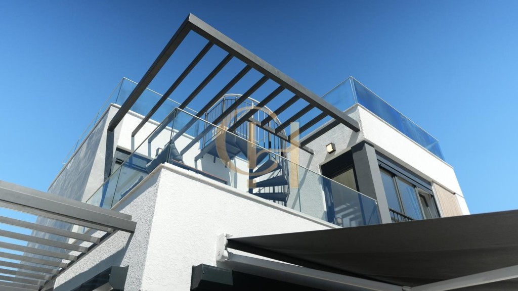 Exclusiva Villa de Diseño Contemporáneo con Piscina Privada  - foto 4