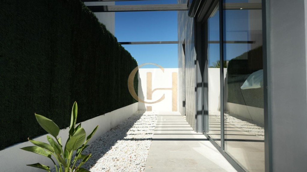 Exclusiva Villa de Diseño Contemporáneo con Piscina Privada  - foto 5