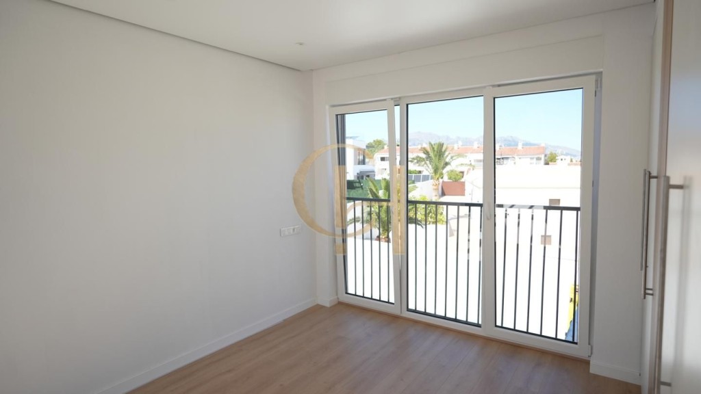 Exclusiva Villa de Diseño Contemporáneo con Piscina Privada  - foto 8
