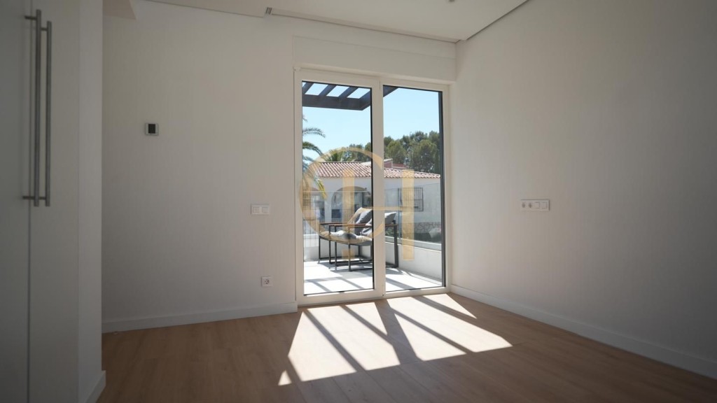 Exclusiva Villa de Diseño Contemporáneo con Piscina Privada  - foto 9